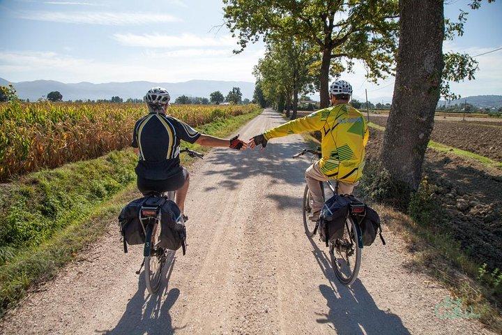 Spello E-Bike & Weintour mit malerischem Weingut Mittagessen