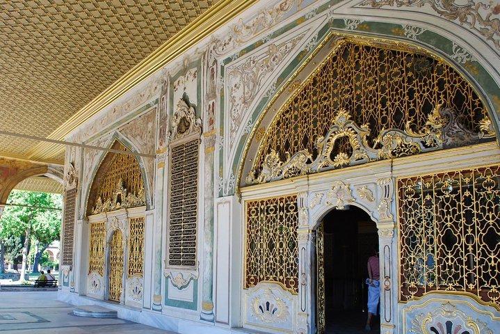 Skip the Line：イスタンブールのSüleymaniyeMosqueとCeramics Workshopを含むTopkapi Palace