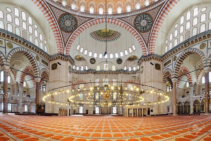 Skip the Line: Topkapi Palace Including Süleymaniye Mosque and Ceramics Workshop in Istanbul