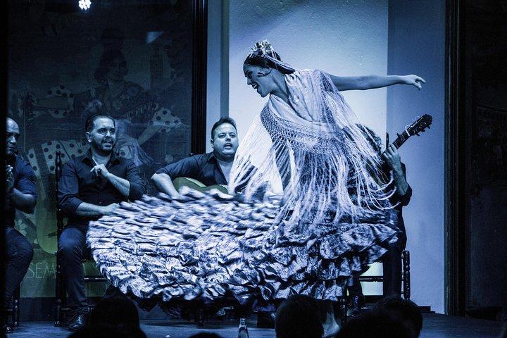 Espectáculo Flamenco en Tablao El Arenal con Bebida y Cena Opcional o Tapas