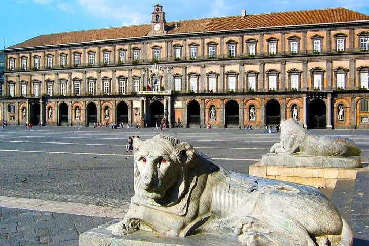Naples panoramic tour and Monumental historic center.