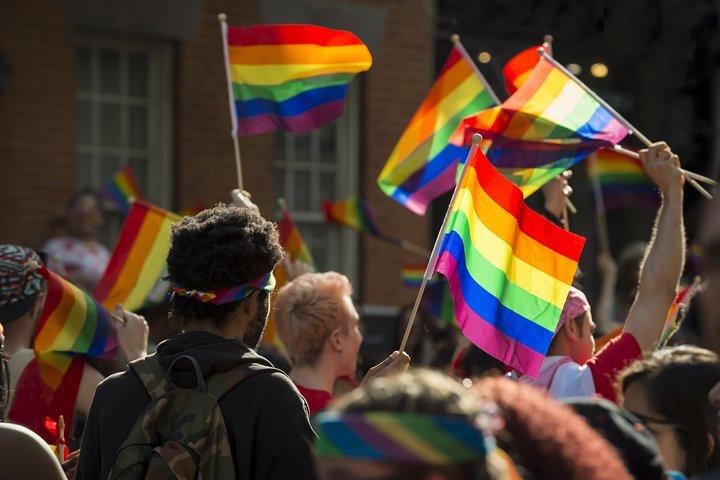 LGBTQ+ Berlín: tour privado a pie o en coche