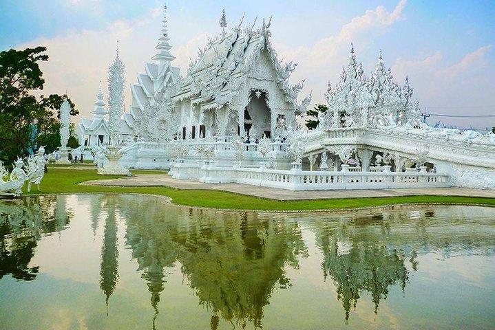 Från Chiang Mai: White and Blue Temple & Golden Triangle Day Trip