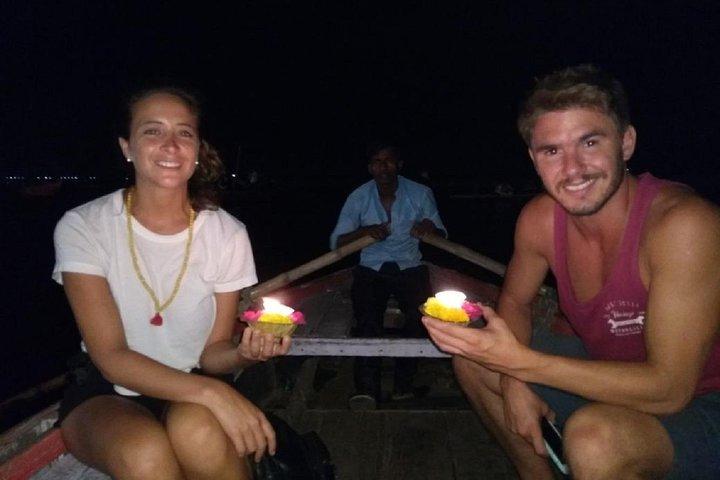 Tramonto a Varanasi Tour con un locale con Ganga Aarti e giro in barca gratuiti