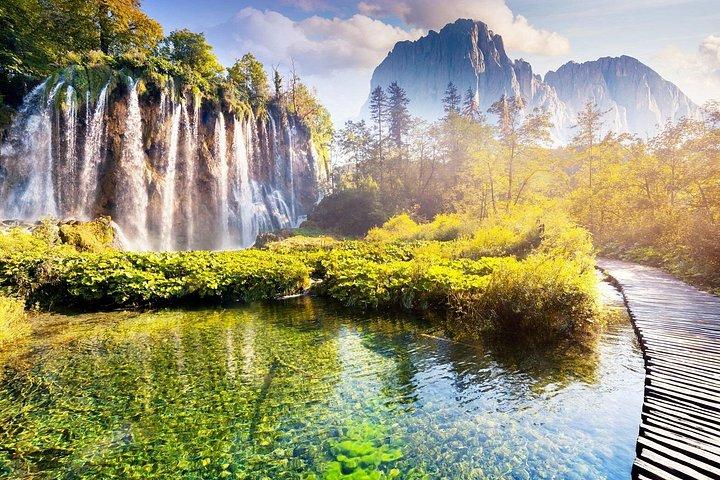 Traslado grupal de Zagreb a Split con visita guiada a los lagos de Plitvice