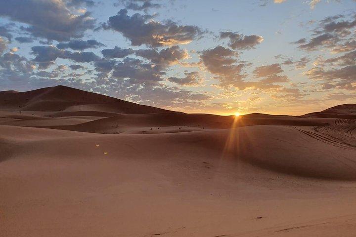 5 días de Marrakech a Fez a través de las cascadas de AitBen Haddou y Ouzoud