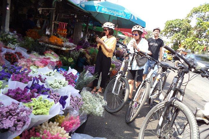 チェンマイ市内の文化半日のサイクリングツアー