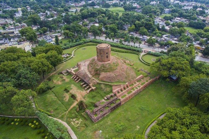 神聖なバラナシ: 寺院、モニュメント、ガンガ アールティ