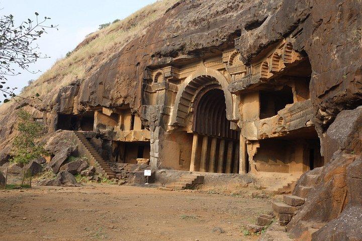 ムンバイの洞窟と要塞があるロナバラの丘駅への日帰り旅行体験
