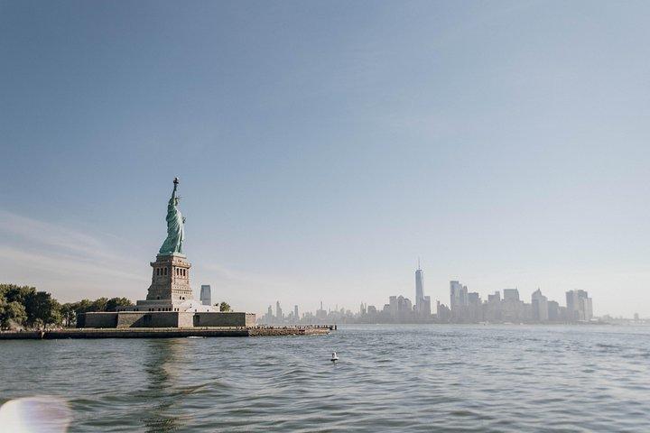 Visita guiada a la Estatua de la Libertad y la Isla Ellis con ferry