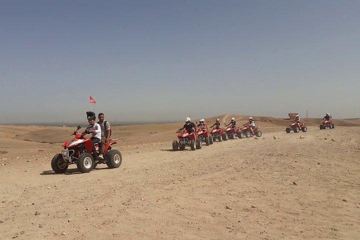 Agafay Desert: Quad & Camel mit Abendessen in einem Berberzelt