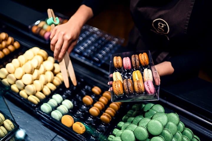 Paris Bakery Food Tour: Chocolate, Macarons and 10 Sweet Tastings