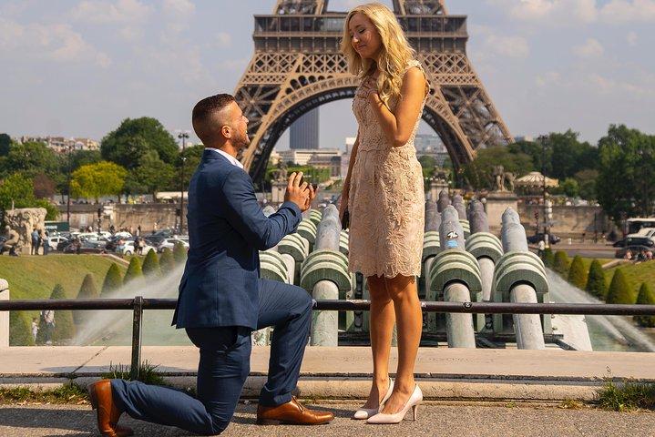 Förslag i Paris vid Eiffeltornet med Photoshoot & Video