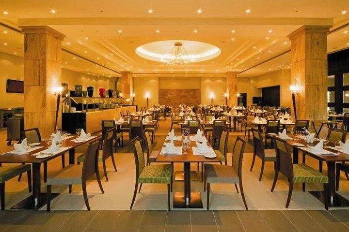Uso diurno com almoço em um resort do Mar Morto Transporte privado