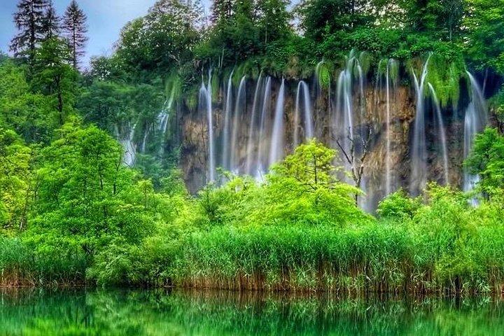 De Zagreb a Zadar con traslado privado a los lagos de Plitvice