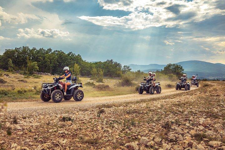 Tour en quad con picnic y natación desde Split