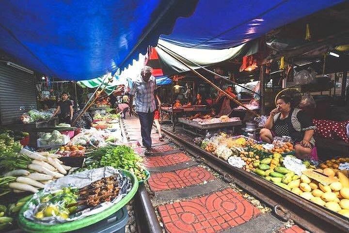 Bangkok Train Market und Floating Market Excursion