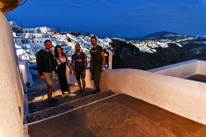 Santorini: caminata nocturna, cata de vinos y cena