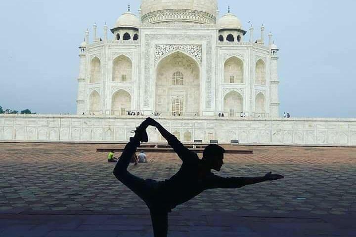 Lezione di yoga ad Agra