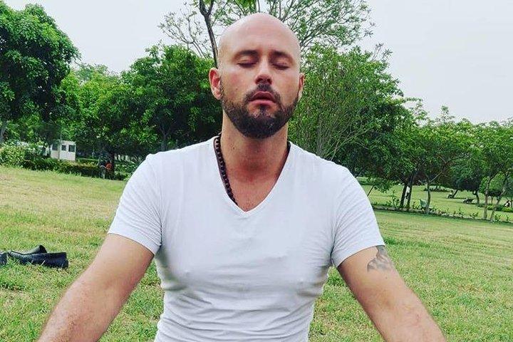 Lezione di yoga ad Agra