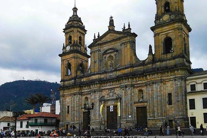 Passeio pela cidade de Bogotá, Museo del Oro e Plaza Bolívar