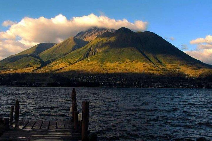 Day trip Otavalo & Cotacachi+ Visita a la Laguna San Pablo desde Quito