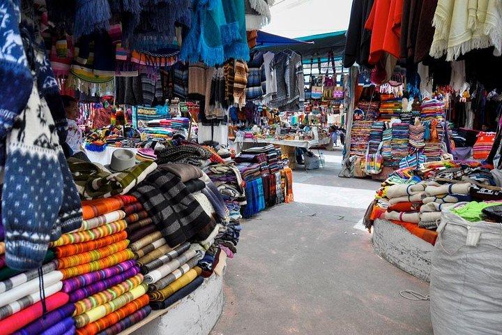 Day trip Otavalo & Cotacachi+ Visita a la Laguna San Pablo desde Quito