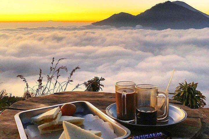 Mount Batur Hike und Hot Spring