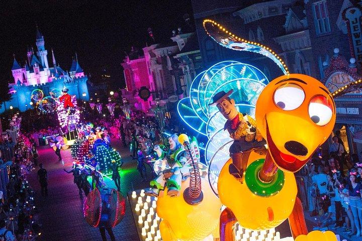 香港5-ディズニーランドとンゴンピンケーブルカーを含む日帰りツアー