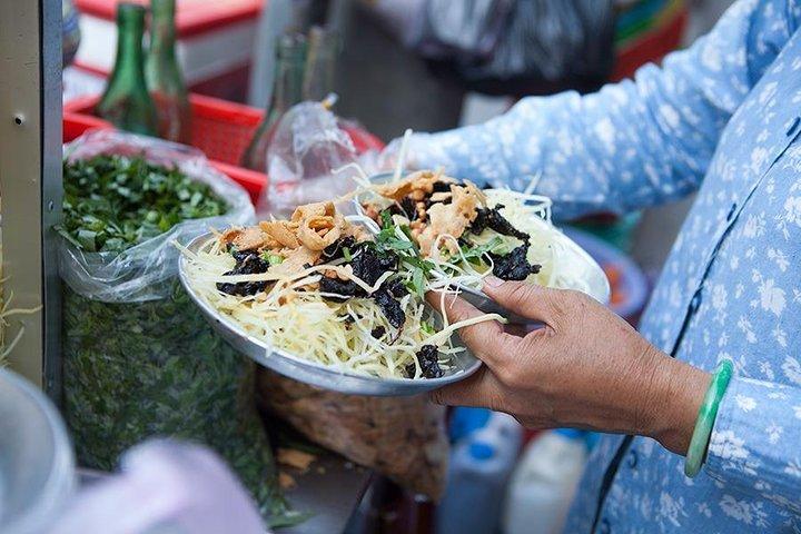 大きな食事と小さな席