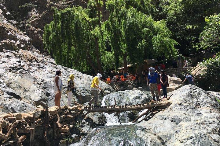 アトラス山脈とマラケシュからの3つの谷への1日旅行
