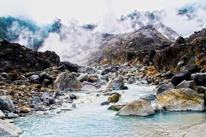 Jungle Tracking & Volcano Crater