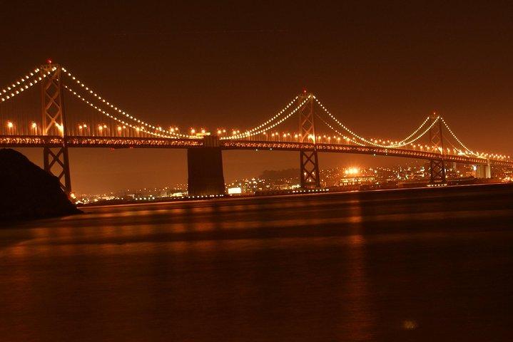 Vive San Francisco de noche en un SUV de lujo