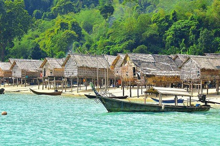 プーケットからの愛のアンダマンによるスリン諸島シュノーケリング日帰り旅行