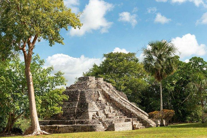 コスタマヤからのChacchoben Mayan RuinsとBacalar Lagoonコンボツアー