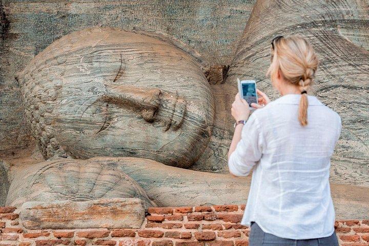 英語を話すドライバーガイドと車付きのスリランカツアーパッケージ