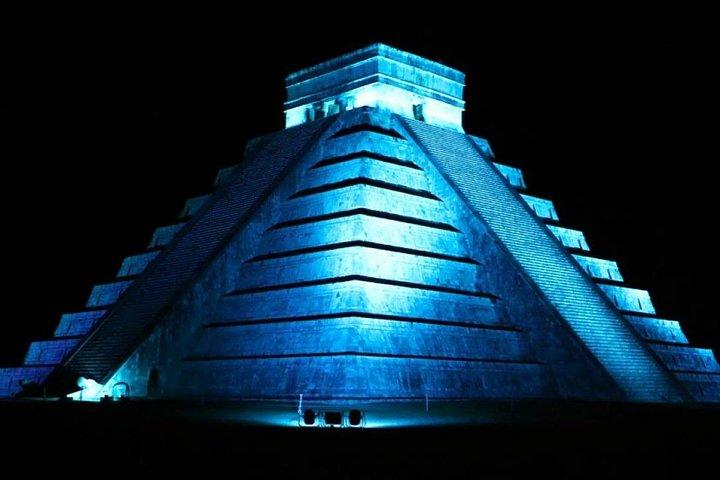 Tour con espectáculo de luz y sonido "Noches de Kukulkán" desde la Riviera Maya