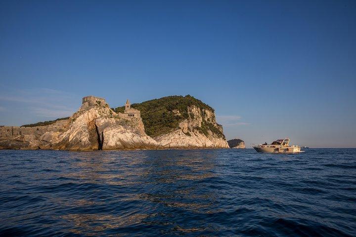 Sueños al atardecer en Cinque Terre : Crucero, Natación & Cena