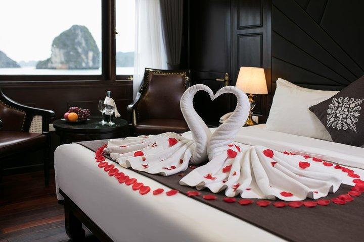 Bai Tu Long Bay 2D1N Limousine Kayak: 4*++ La Regina Royal Cruise