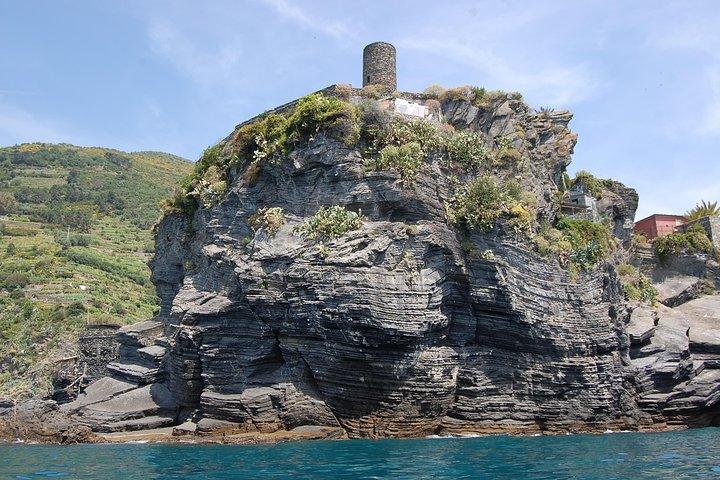 Sueños al atardecer en Cinque Terre : Crucero, Natación & Cena