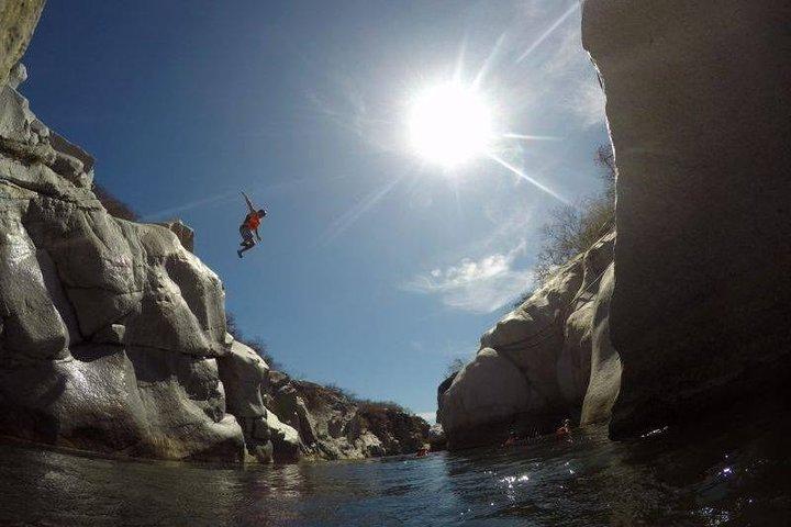 Canyoning i Oaxacan Coast Canyons