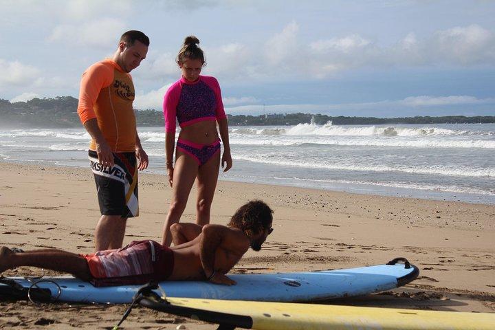 Leçons de surf semi-privées sur la magnifique Playa Grande