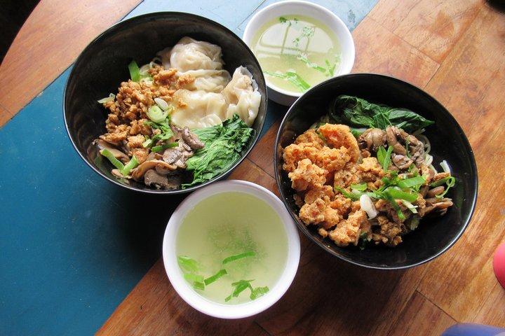 Descubrimiento de comida nocturna en Malioboro