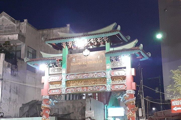 Descubrimiento de comida nocturna en Malioboro