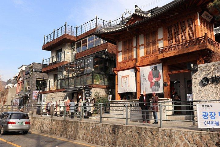 Flexible Private Van Tour in Seoul by Experts