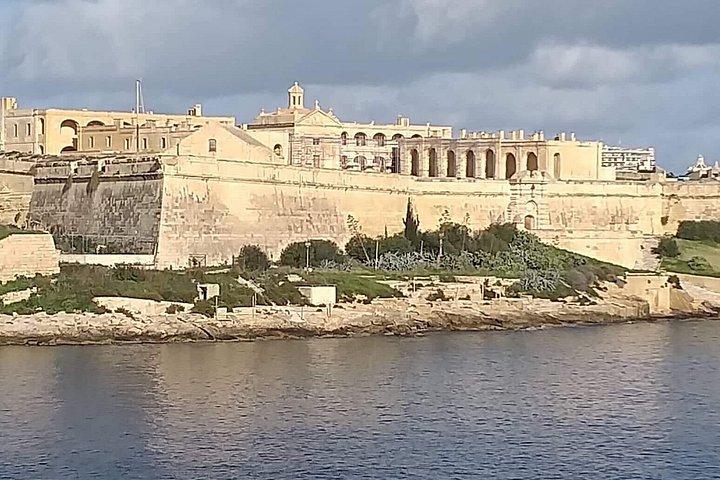 Conductor privado para recorrer la isla de Malta (VIP)