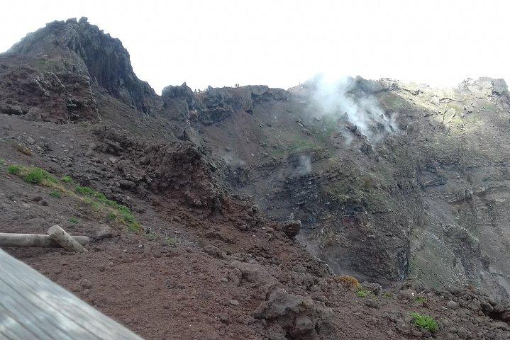 Transfer from Naples to Positano with a 2hr stop at Mount Vesuvius(1-8 PAX)