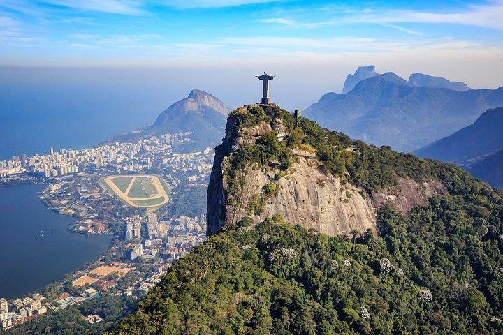Tour privado en helicóptero de 45 minutos en Río de Janeiro para 3 personas