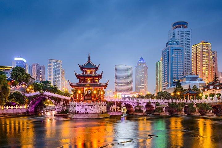 Trasferimento privato all'arrivo a Guiyang: dalla stazione ferroviaria all'hotel