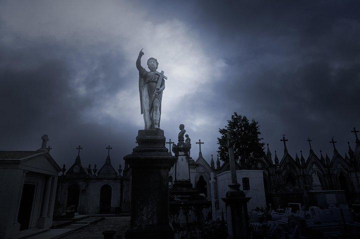 Friedhof und Ghost BYOB Bustour in New Orleans